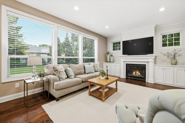 6808 Cambridge Road, Shakopee, MN 55379