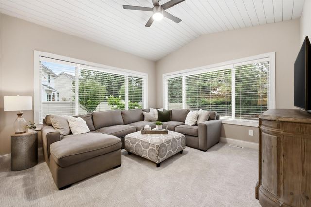 6808 Cambridge Road, Shakopee, MN 55379