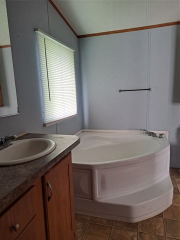 2042 N Elmdale Road N, Abilene, TX 79601