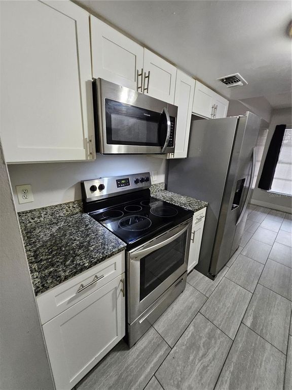 Image 9 of property listing at 4825 LIGHTHOUSE CIRCLE GE, Orlando, FL 32808