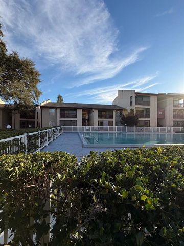 3813 S LAKE DRIVE 231, Tampa, FL 33614