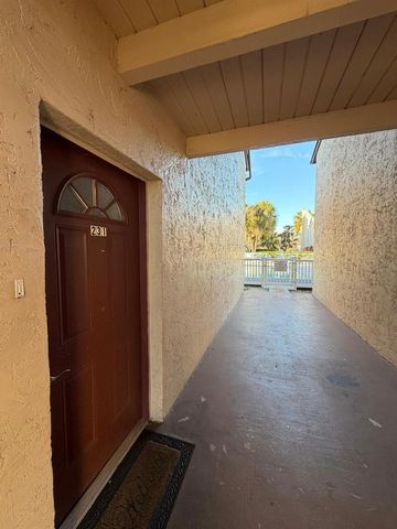 3813 S LAKE DRIVE 231, Tampa, FL 33614