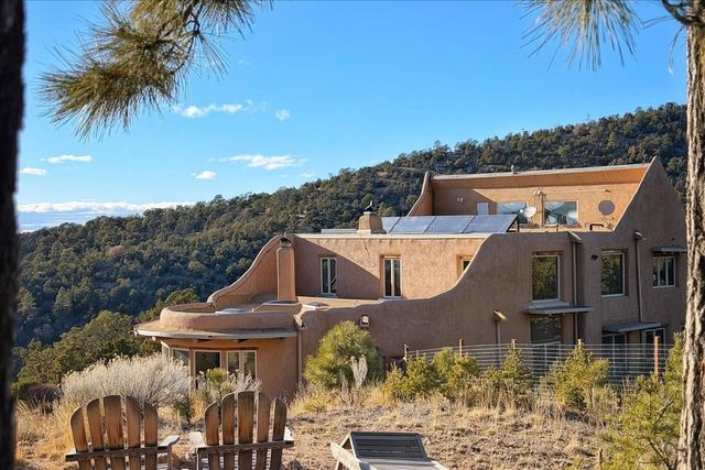 98 La Barbaria Trail, Santa Fe, NM 87505