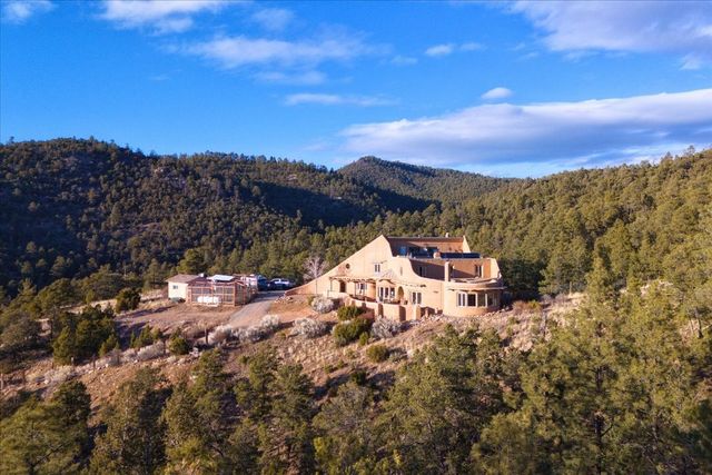 98 La Barbaria Trail, Santa Fe, NM 87505