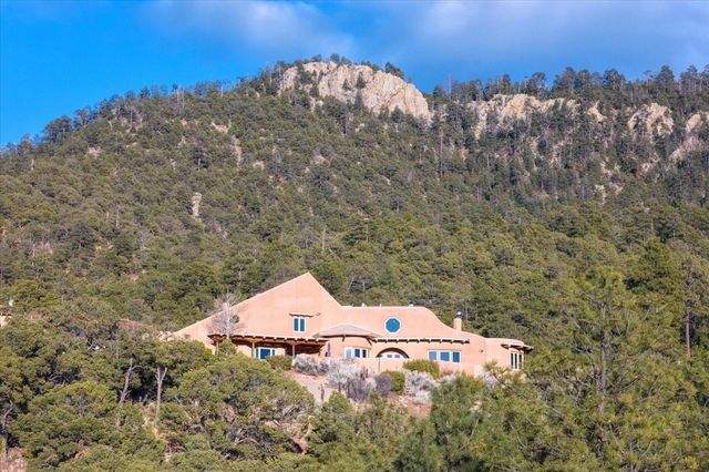 98 La Barbaria Trail, Santa Fe, NM 87505