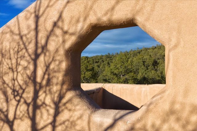 98 La Barbaria Trail, Santa Fe, NM 87505