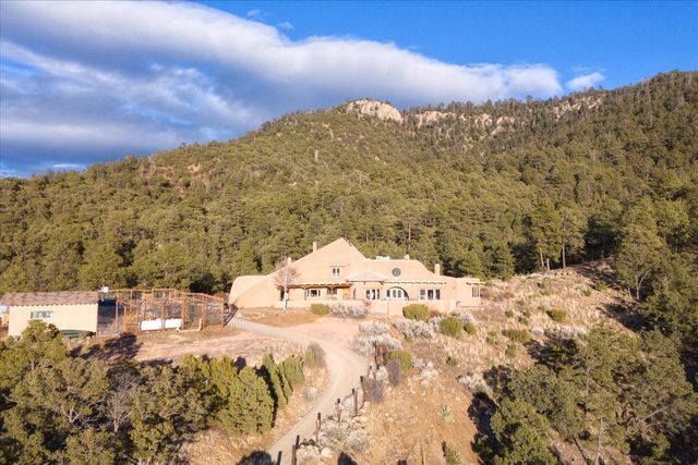 98 La Barbaria Trail, Santa Fe, NM 87505