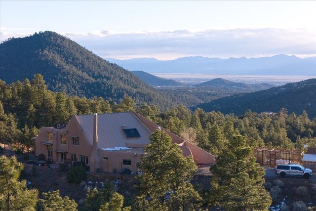 98 La Barbaria Trail, Santa Fe, NM 87505