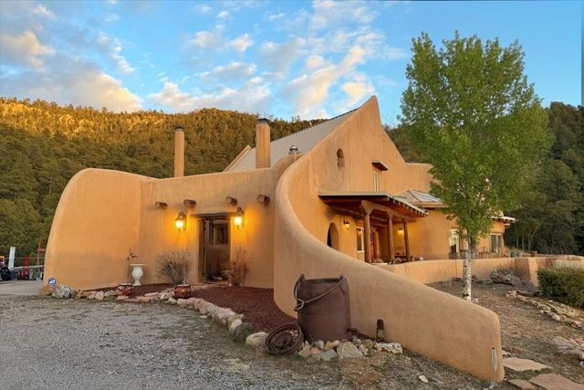 98 La Barbaria Trail, Santa Fe, NM 87505