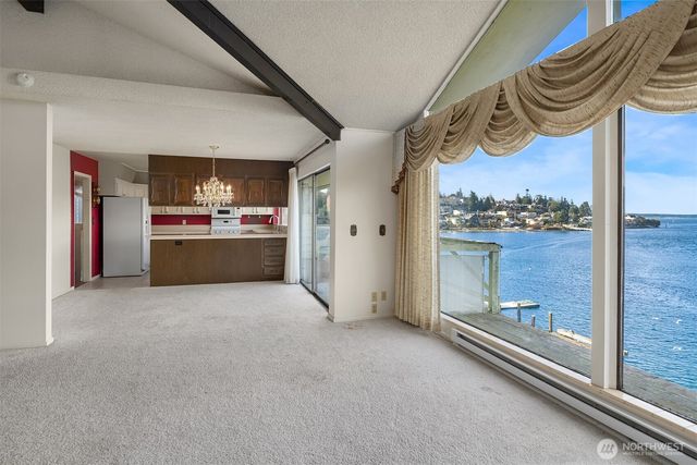 3606 W Commodore Way, Seattle, WA 98199