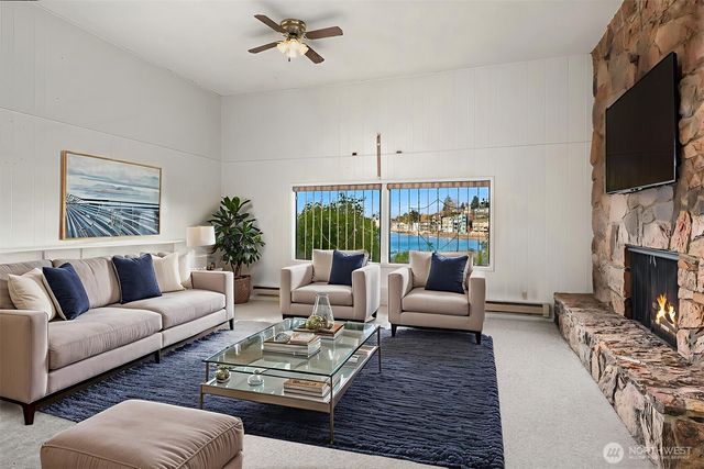 3606 W Commodore Way, Seattle, WA 98199