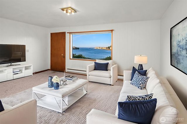 3606 W Commodore Way, Seattle, WA 98199