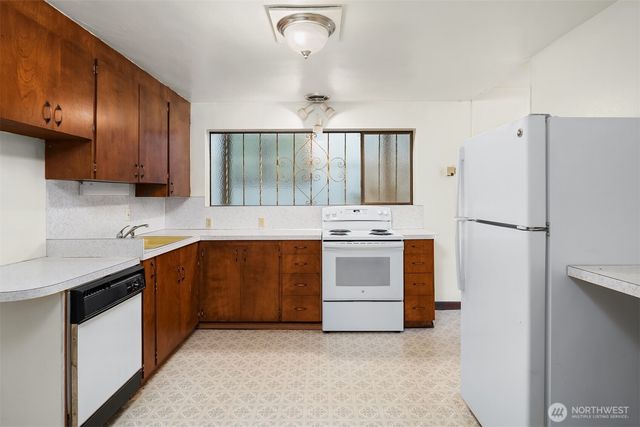 3606 W Commodore Way, Seattle, WA 98199