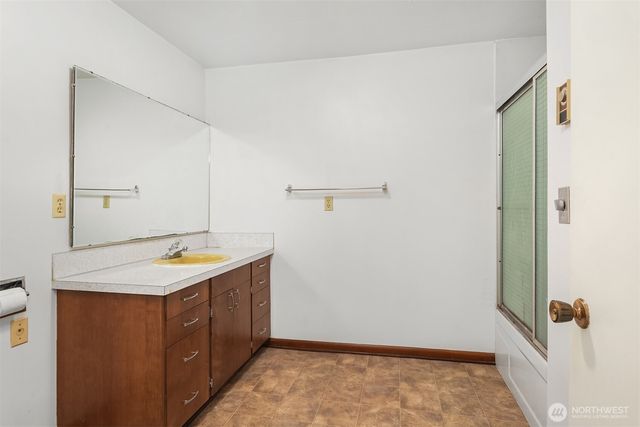 3606 W Commodore Way, Seattle, WA 98199