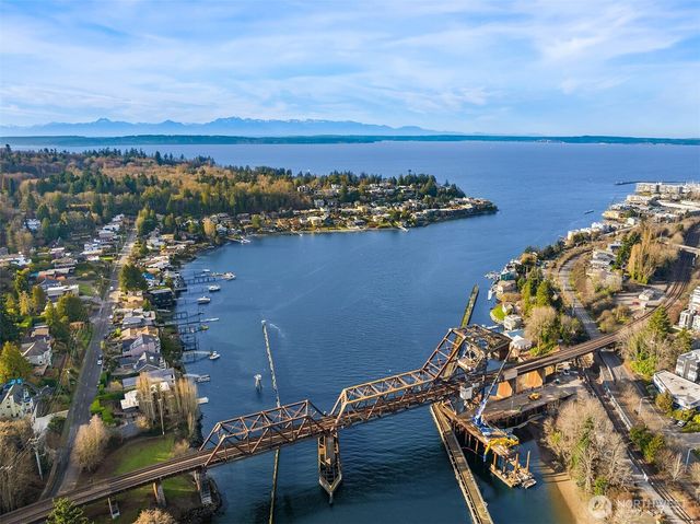 3606 W Commodore Way, Seattle, WA 98199