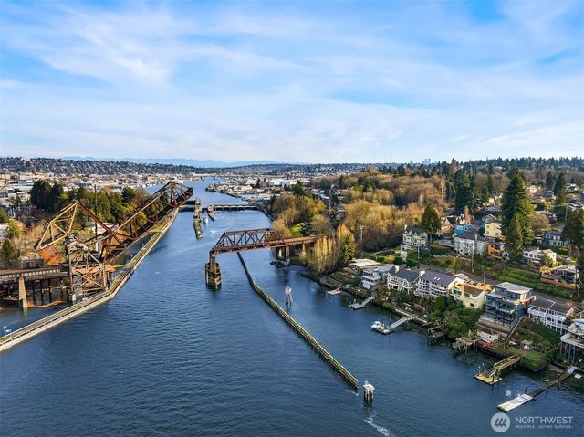 3606 W Commodore Way, Seattle, WA 98199