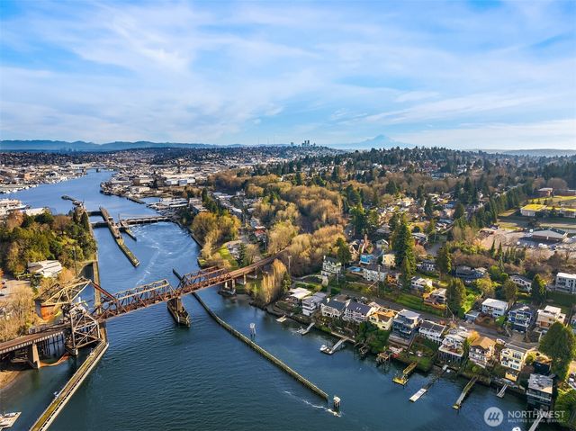 3606 W Commodore Way, Seattle, WA 98199