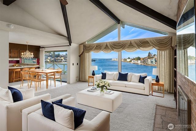 3606 W Commodore Way, Seattle, WA 98199