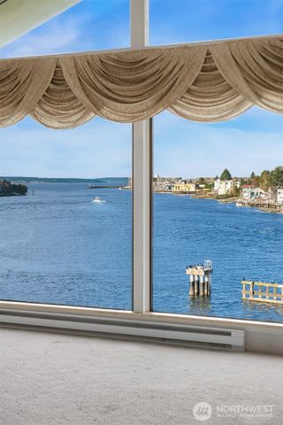 3606 W Commodore Way, Seattle, WA 98199