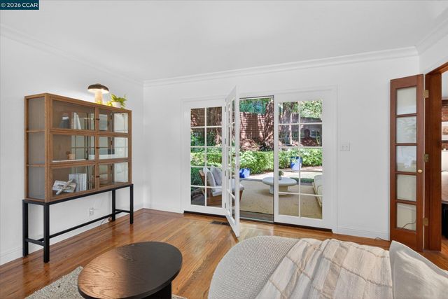 20 Coachwood Ter, Orinda, CA 94563