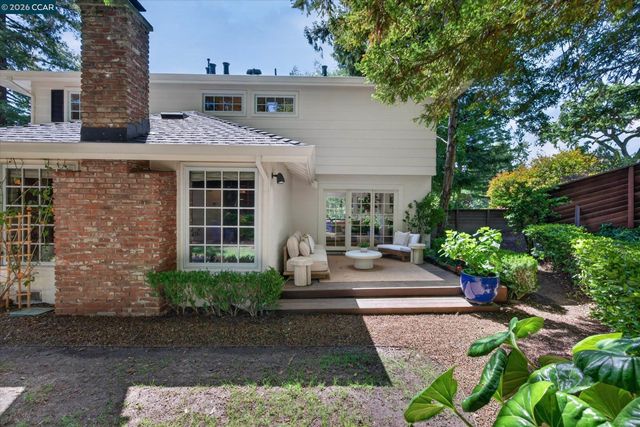 20 Coachwood Ter, Orinda, CA 94563