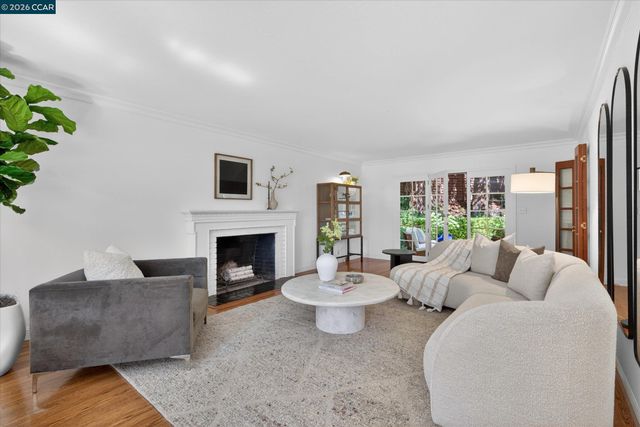 20 Coachwood Ter, Orinda, CA 94563