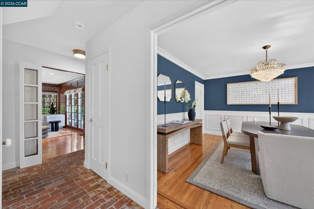 20 Coachwood Ter, Orinda, CA 94563