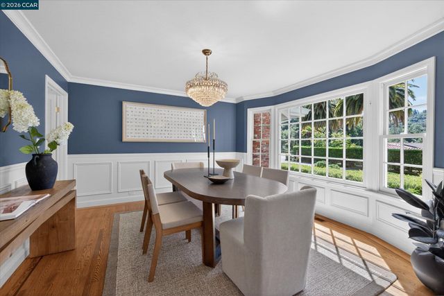 20 Coachwood Ter, Orinda, CA 94563
