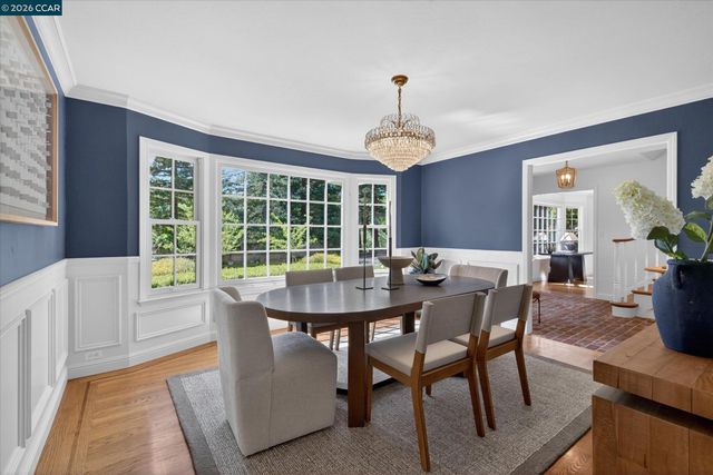 20 Coachwood Ter, Orinda, CA 94563