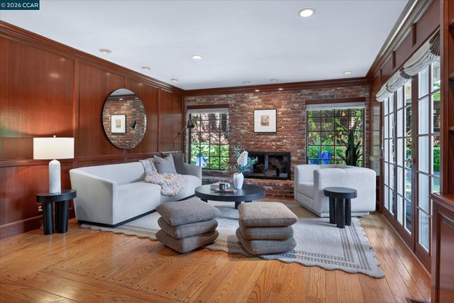 20 Coachwood Ter, Orinda, CA 94563