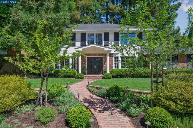 20 Coachwood Ter, Orinda, CA 94563
