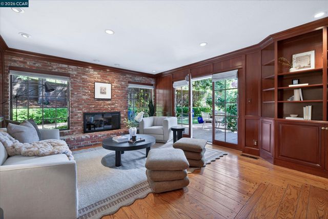 20 Coachwood Ter, Orinda, CA 94563