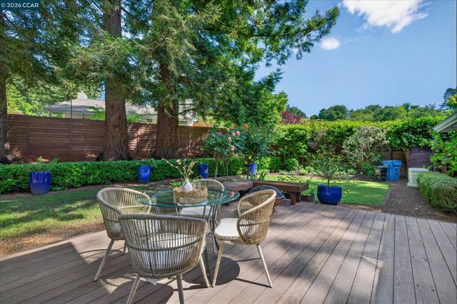 20 Coachwood Ter, Orinda, CA 94563