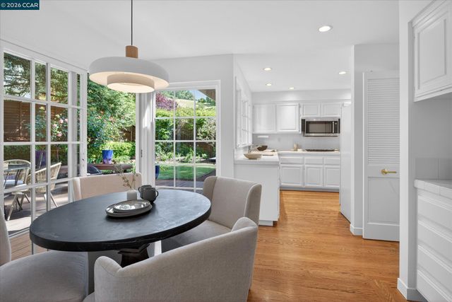20 Coachwood Ter, Orinda, CA 94563