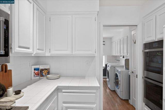 20 Coachwood Ter, Orinda, CA 94563