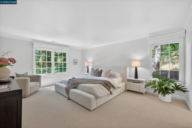 20 Coachwood Ter, Orinda, CA 94563