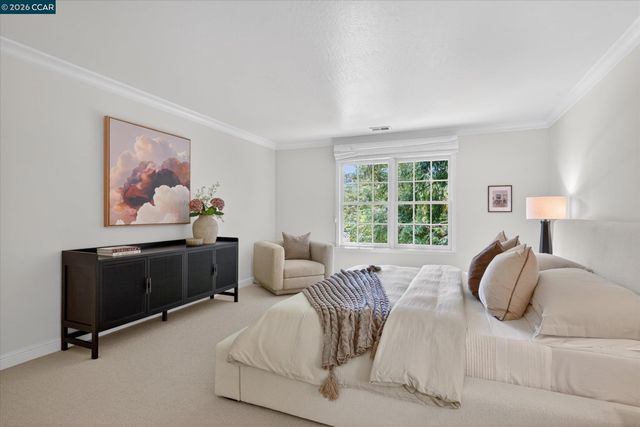 20 Coachwood Ter, Orinda, CA 94563