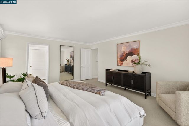 20 Coachwood Ter, Orinda, CA 94563