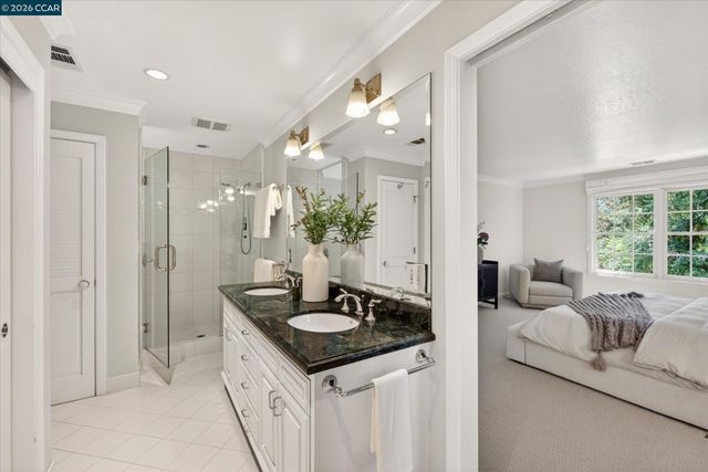 20 Coachwood Ter, Orinda, CA 94563