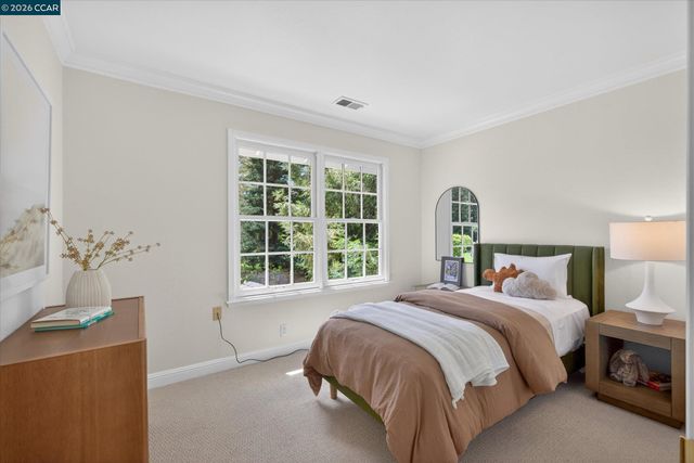 20 Coachwood Ter, Orinda, CA 94563