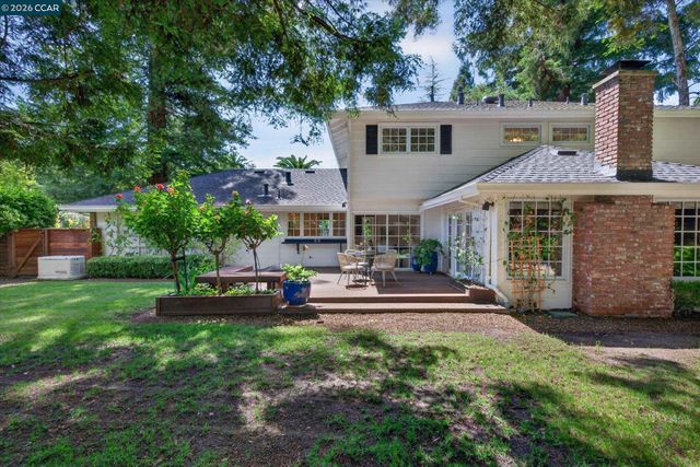 20 Coachwood Ter, Orinda, CA 94563