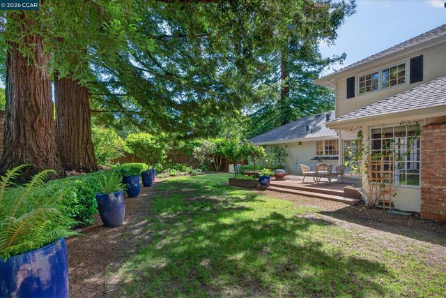 20 Coachwood Ter, Orinda, CA 94563