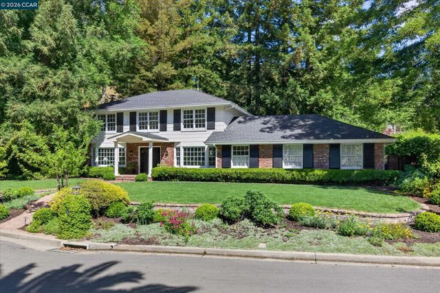 20 Coachwood Ter, Orinda, CA 94563