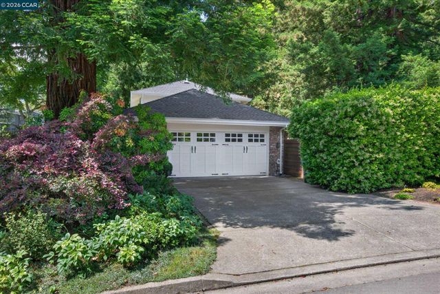 20 Coachwood Ter, Orinda, CA 94563