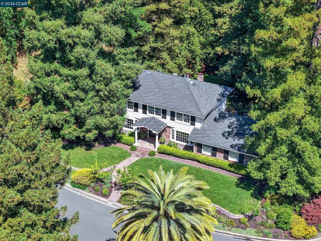 20 Coachwood Ter, Orinda, CA 94563