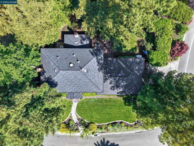 20 Coachwood Ter, Orinda, CA 94563