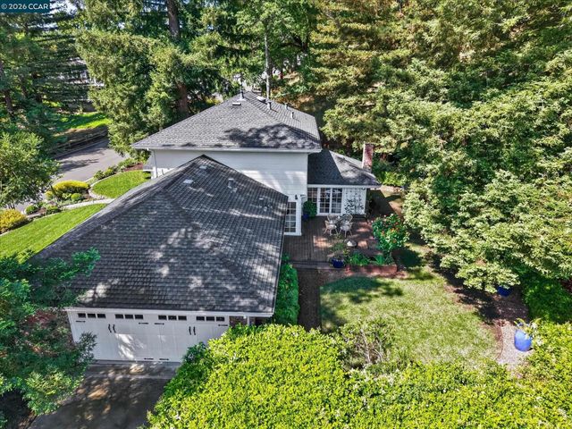 20 Coachwood Ter, Orinda, CA 94563