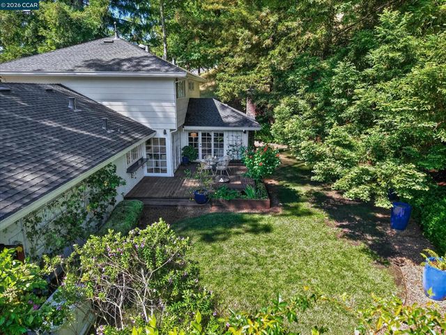 20 Coachwood Ter, Orinda, CA 94563