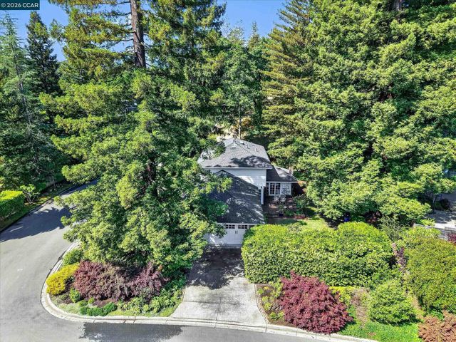 20 Coachwood Ter, Orinda, CA 94563