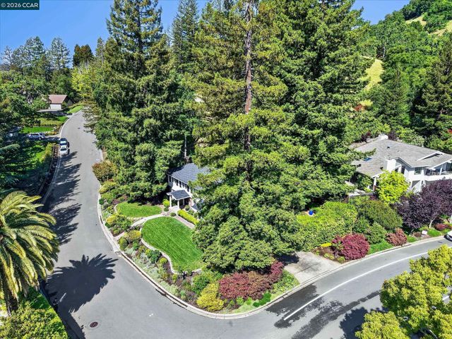 20 Coachwood Ter, Orinda, CA 94563